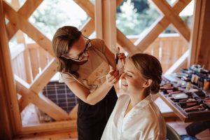 porocna-vizazistka-priprava-neveste_1